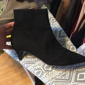 Cute kitten heel Nine West bootie
